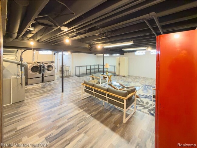 Building Photo - 174 Lange Ave