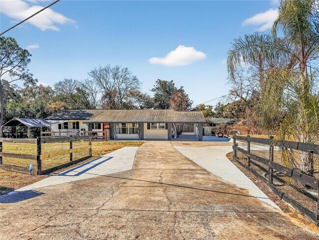 Building Photo - 2304 Country Club Rd