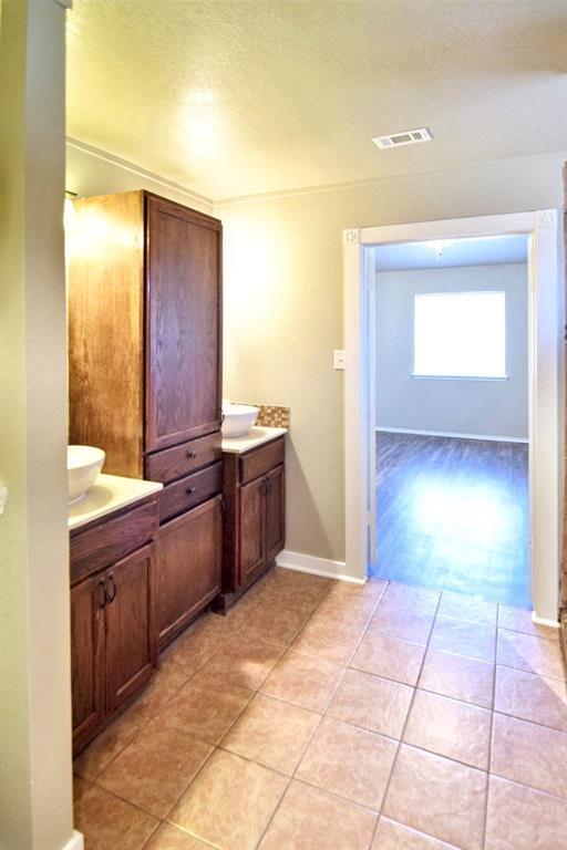 Building Photo - 4201 Bluestem Ln