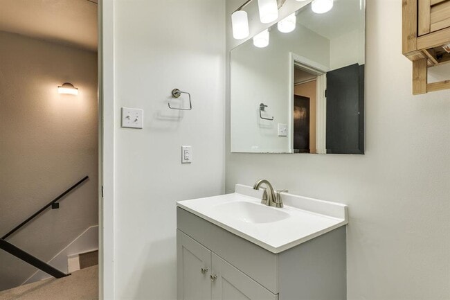 Building Photo - 7409 Shadow Hill Dr