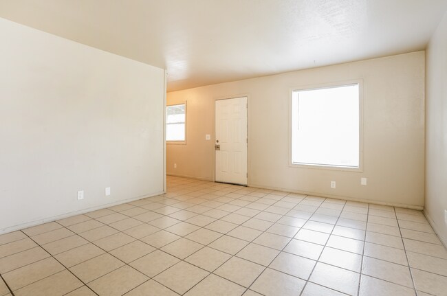 Building Photo - Charl Ann Apartments