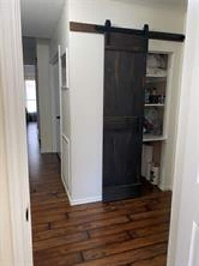 Building Photo - Beautifully Updated 3 Bedroom plus Study i...
