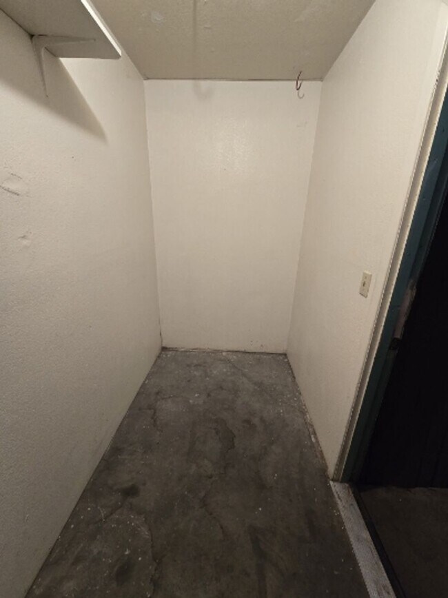 Building Photo - TRIPLEX 2BD/1BA COMING SOON!!! SPACIOUS BACKYARD!!