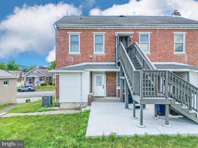 Building Photo - 1530 New Holland Rd