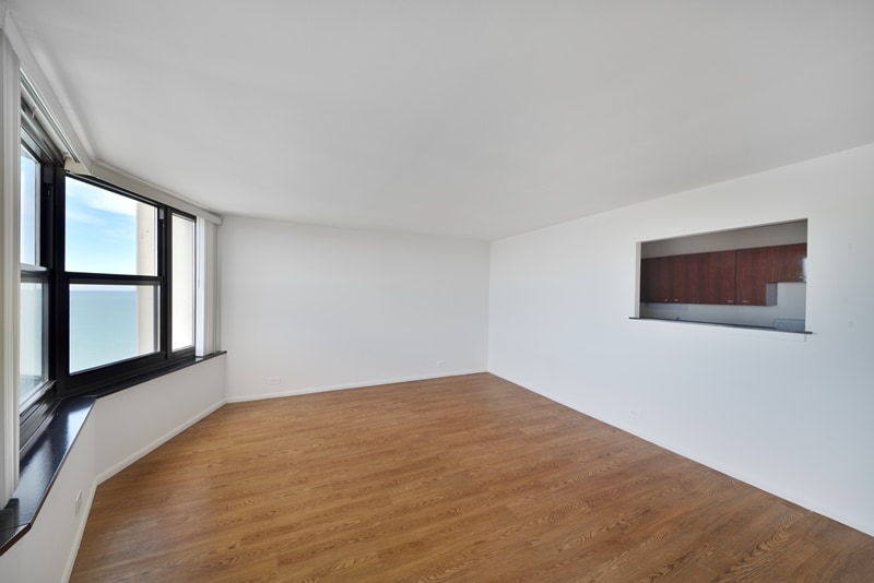 Building Photo - 7447 S South Shore Dr