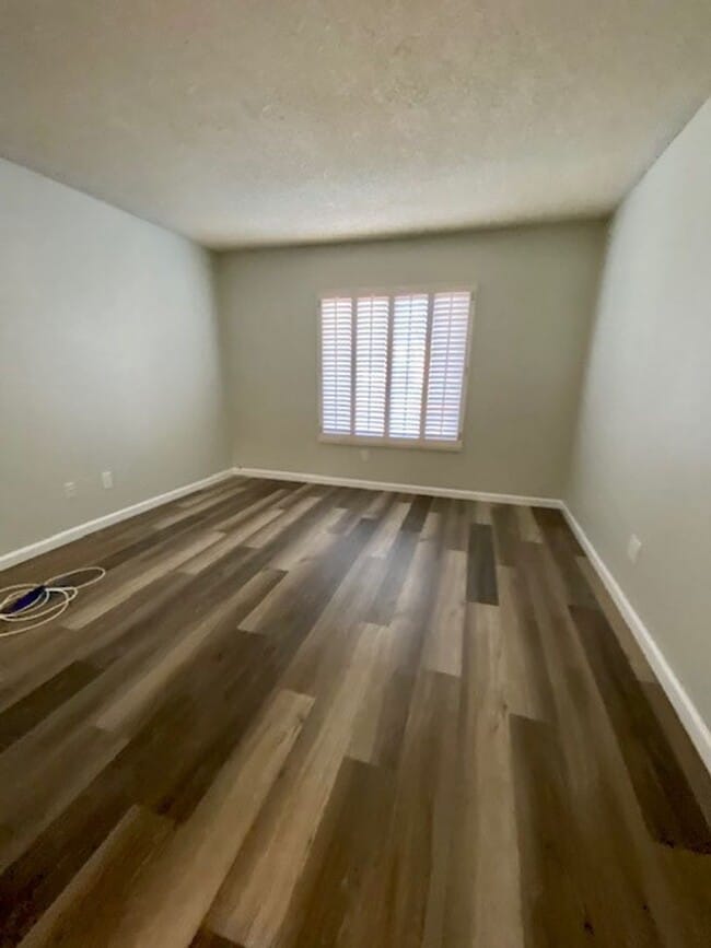 Building Photo - 3 Bed 2 Bath in Gated Beach Community-A must see Home