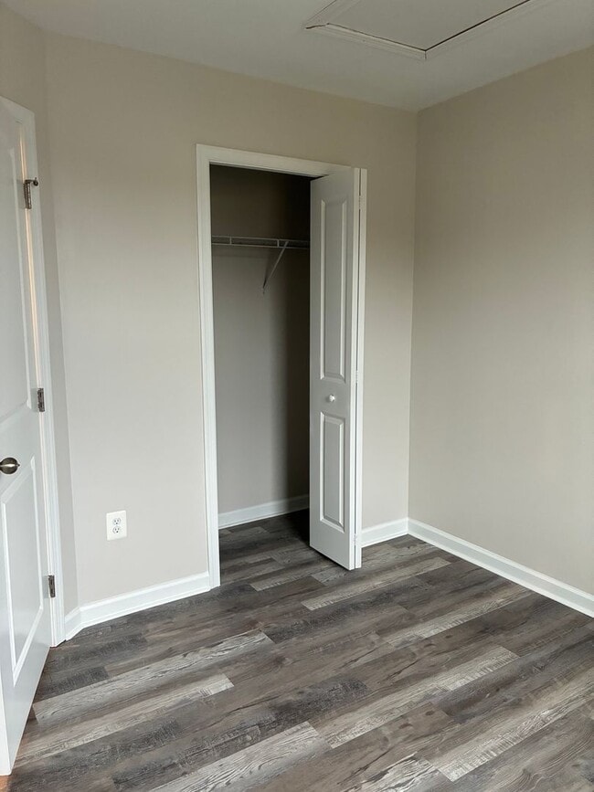 Building Photo - Beautiful 2019 End-of-Group Townhome – 3 Bed, 2 Bath, 1-Car Garage