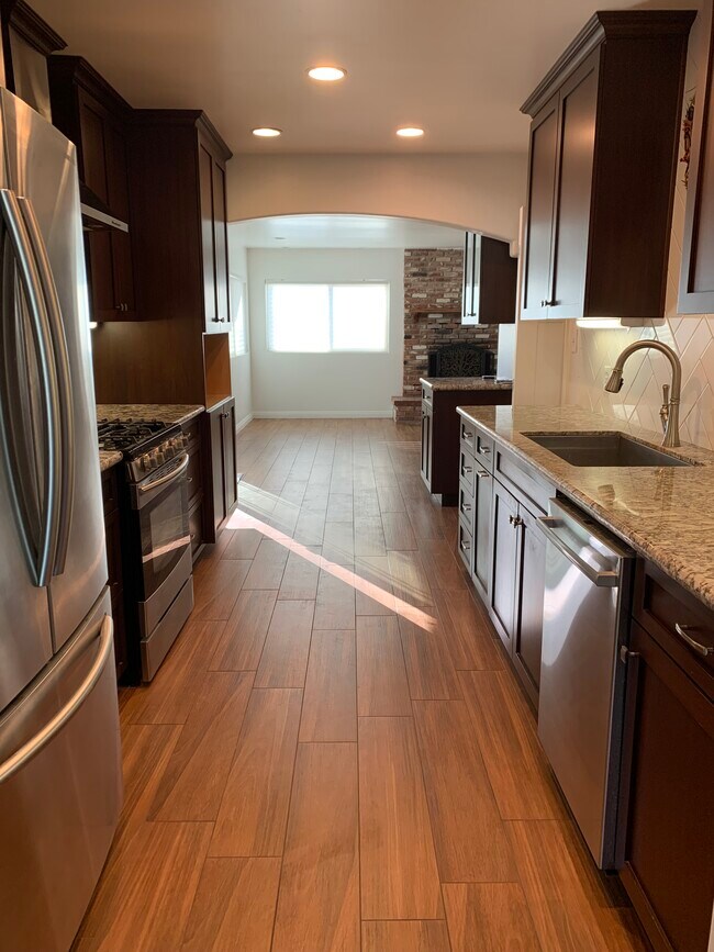 Kitchen - 309 E 9th Ave