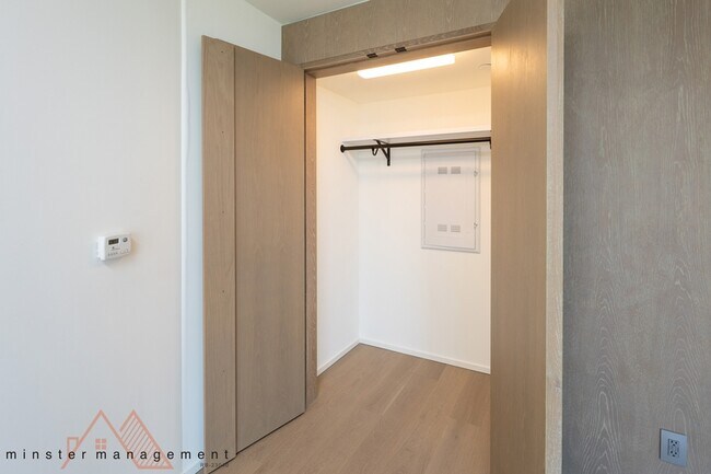 Building Photo - 1000 Auahi St