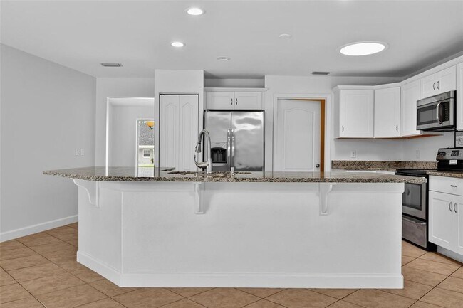 Building Photo - 231 Wellington Dr