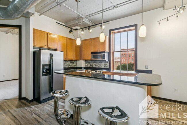 Building Photo - Lofts at St. Francis! 2 bed/2 bath for rent