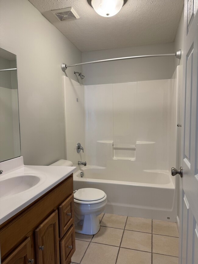 Building Photo - 143 School Side Dr