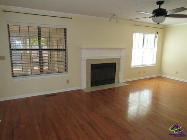 Building Photo - 100 Sunchase Ct