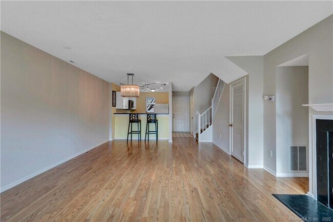 Building Photo - 11 Strathmore Ln