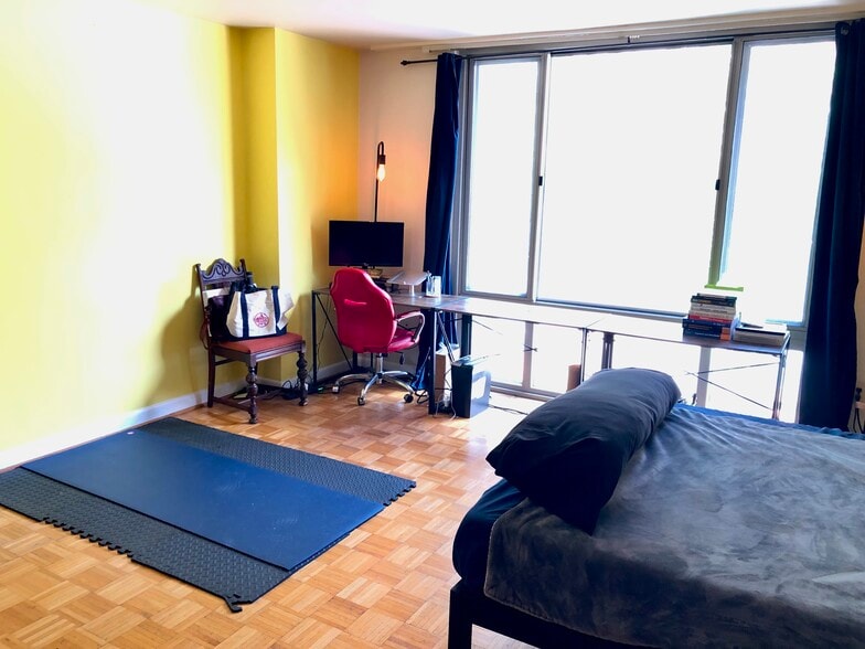 Living Room - 950 25th St NW