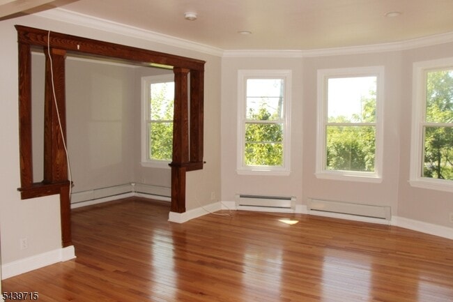 Building Photo - 420 Lakeview Ave