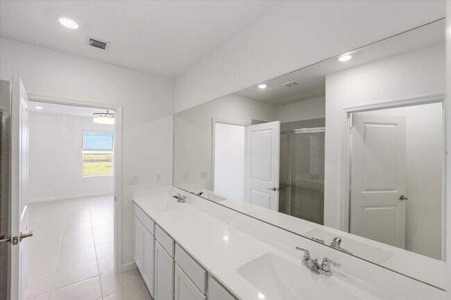 Building Photo - 11161 NW Fernbrook Dr