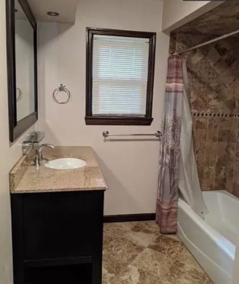 Building Photo - 122 Hurd St