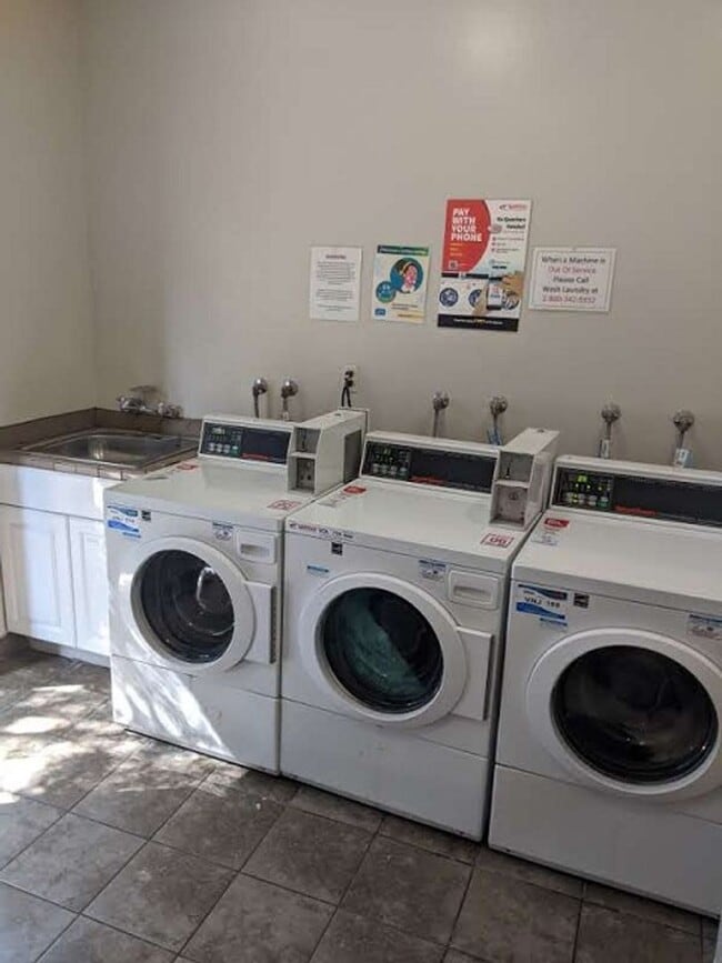 Building Photo - 1 Bedroom-1 Bathroom Single Story Condo in the La Mesa Village