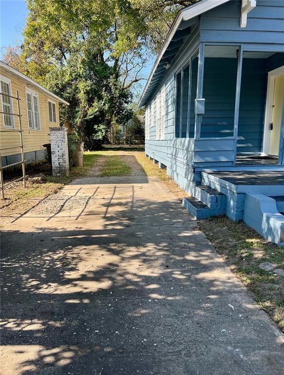 Building Photo - 113 N Carlen St