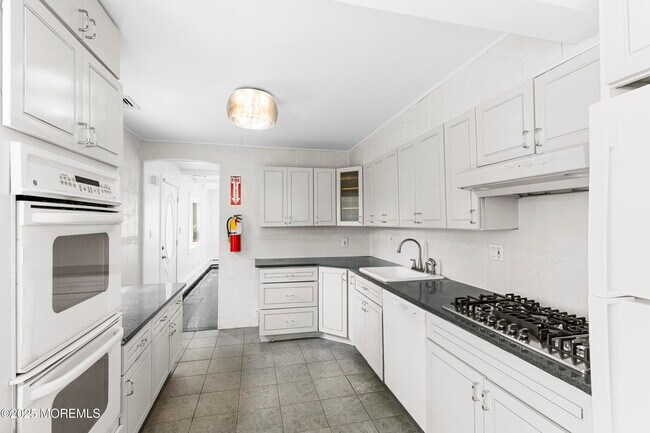 Building Photo - 297 Highland Ave