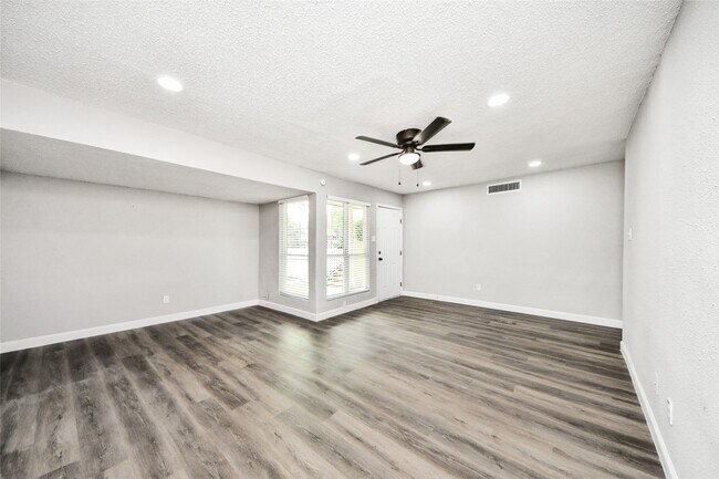 Building Photo - 781 Country Pl Dr