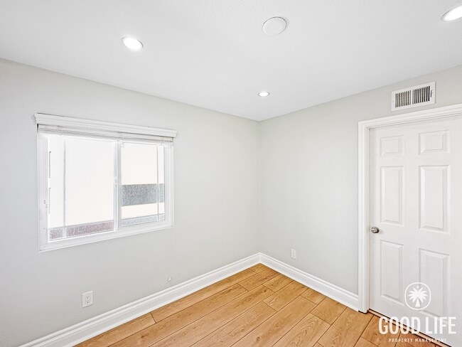 Building Photo - Beautiful 3-Bed Home w/ Vaulted Ceilings, Stainless Appliances, Private Backyard & 2-Car Garage