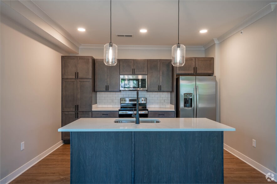 2BR, 2BA - 1,371SF - Kitchen - Shore Acres