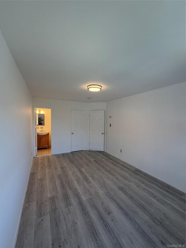 Building Photo - 2735 Cropsey Ave
