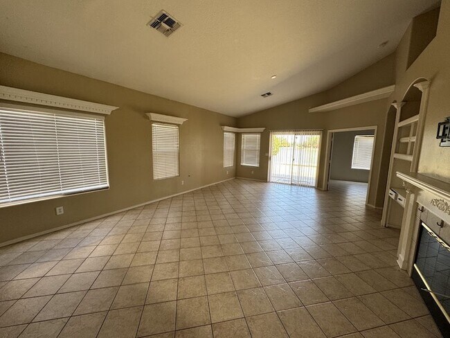 Building Photo - Lakefront with Home Office