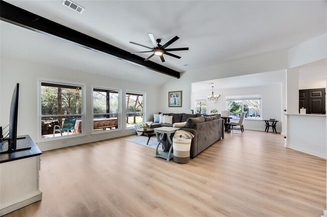 Building Photo - 137 W Oak Dr