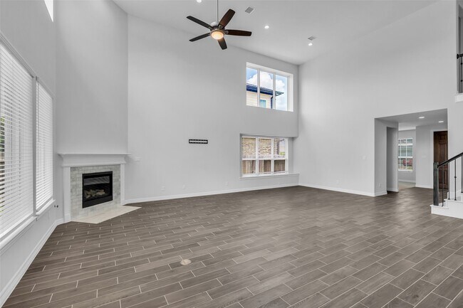 Building Photo - 2115 Jitterbug Ln