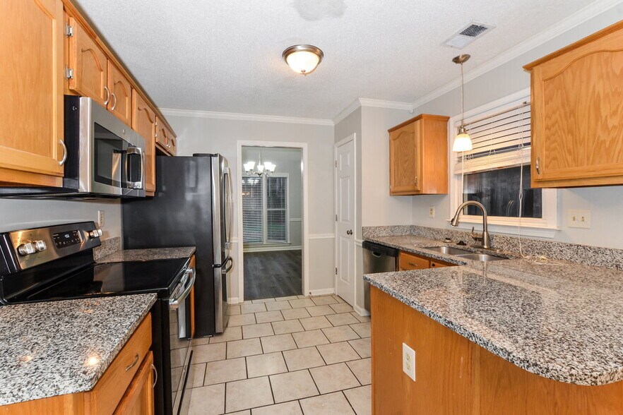 Building Photo - 9254 Chalkwell Ave