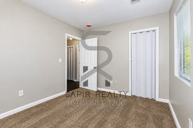 Building Photo - 2853 Belvedere Ln