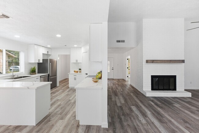 Building Photo - 2906 Colonial Dr