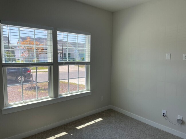 Building Photo - 2116 Sounders Ln NE