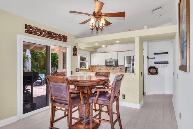 Building Photo - Pet Friendly, Fully Furnished Home in Keau...