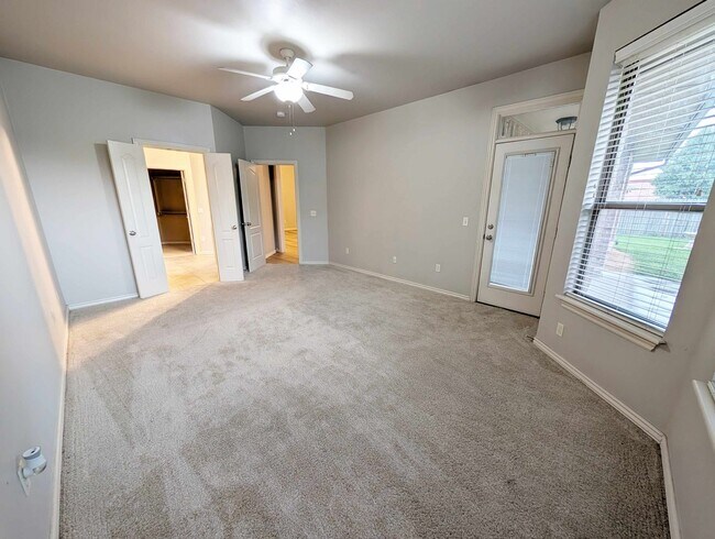 Building Photo - Three Bedroom Plus Study in Edmond