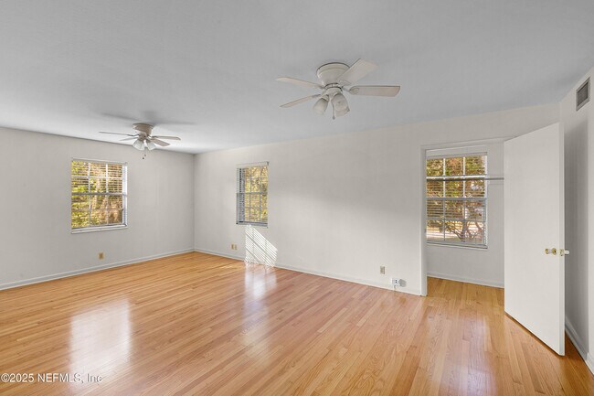 Building Photo - 1922 Holly Oaks Ravine Dr