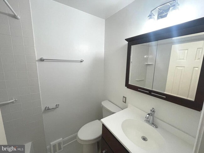 Building Photo - 301 Worthington Dr