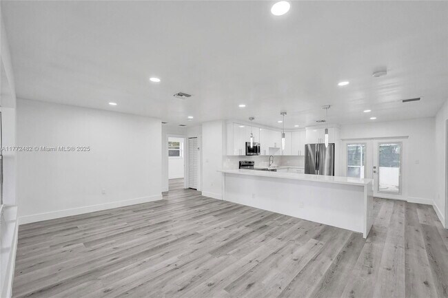 Building Photo - 101 SW 53rd Ave