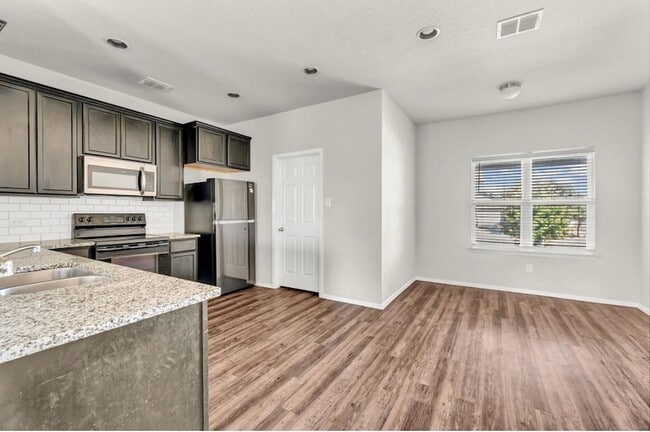 Building Photo - 322 Franchi Wy