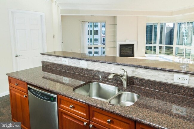 Building Photo - 3101 N Hampton Dr