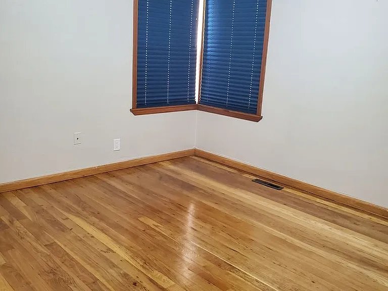 Building Photo - 224 E Graves Rd