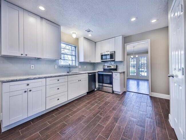 Building Photo - 10519 Laneview Dr