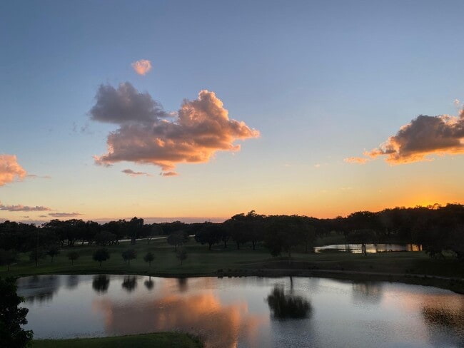 Building Photo - 3001 W Rolling Hills Cir