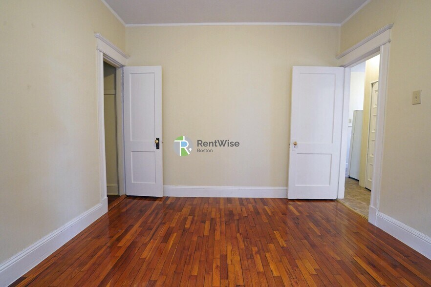 Building Photo - 217 Kelton St