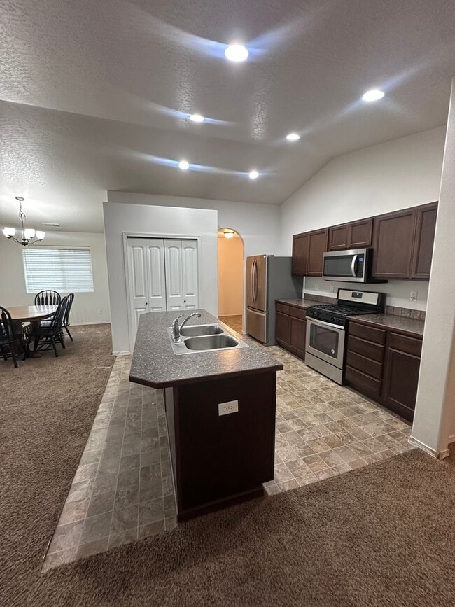 Building Photo - 3 bed 2 bath Rancher in Montrose a welcomi...