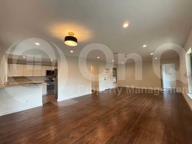 Building Photo - 9351 Angora St