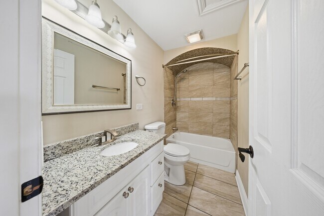 Building Photo - 810 Superior St